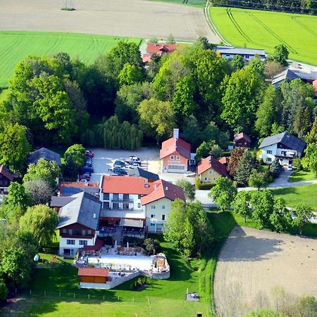 Hotel Gasthof-Strasser Tumeltsham Exteriör bild