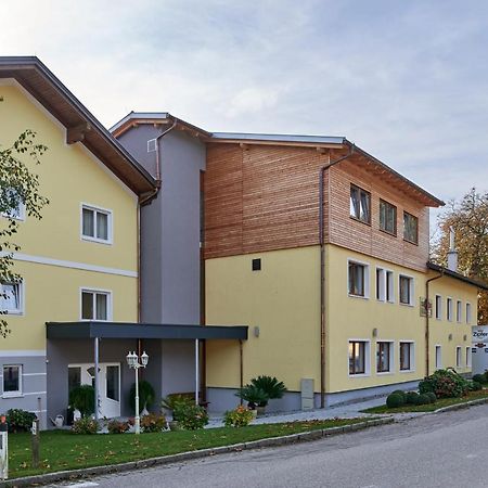 Hotel Gasthof-Strasser Tumeltsham Exteriör bild
