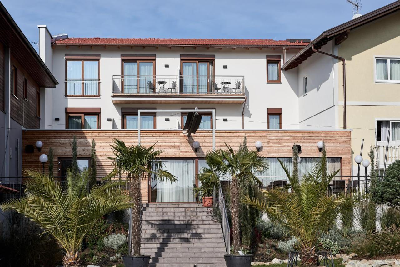 Hotel Gasthof-Strasser Tumeltsham Exteriör bild